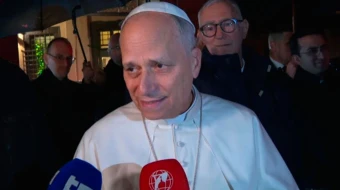 El Papa León XIV declara a los periodistas el martes 23 de diciembre, a la salida de la villa papal de Castel Gandolfo.