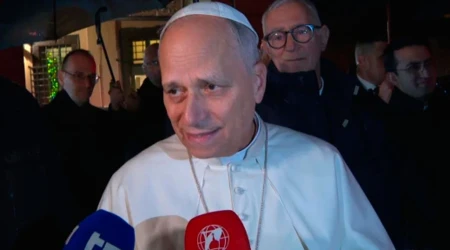Papa León XIV declara a los periodistas el martes 23 de diciembre, a la salida de la villa papal de Castel Gandolfo.