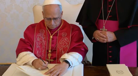 El Papa León XIV firma su primera exhortación apostólica: Dilexit te, sobre el amor a los pobres.