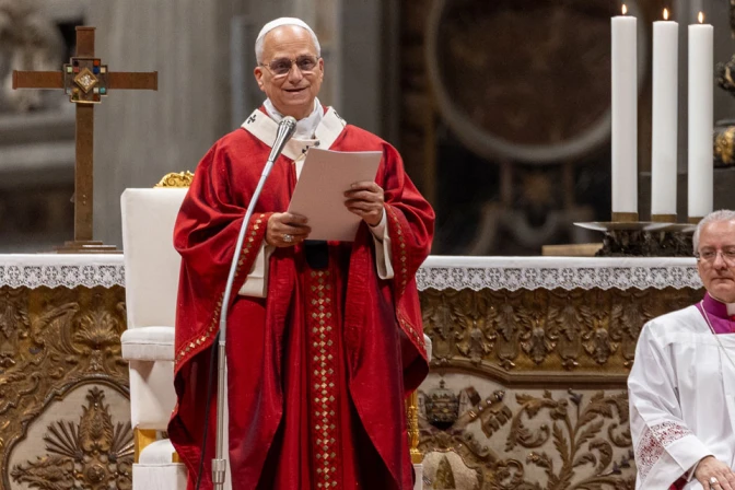 El Papa León XIV en la Misa que presidió hoy en la Basílica de San Pedro en el Vaticano con los universitarios