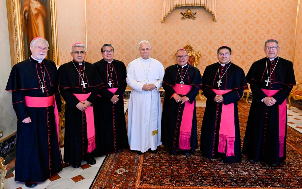 El Papa León XIV con los obispos de Bolivia este sábado en el Vaticano.?w=200&h=150