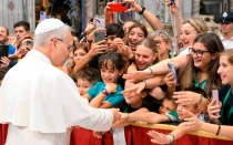El Papa León XIV saluda a los peregrinos de Umbría esta mañana en la Basílica de San Pedro en el Vaticano.