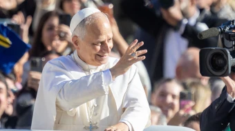 El Papa León XIV en la Plaza de San Pedro en el Vaticano.