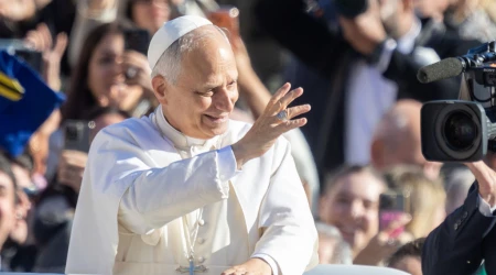 El Papa León XIV en la Plaza de San Pedro en el Vaticano.