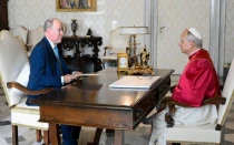 El Príncipe Alberto II de Mónaco con el Papa León XIV en el Vaticano este sábado 17 de enero.