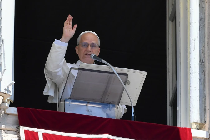 El Papa León XIV desde la ventana del Palacio Apostólico.