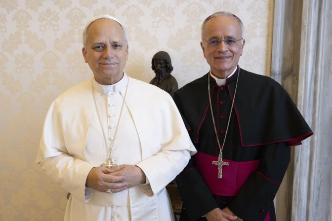 El Papa León XIV y el obispo Silvio Báez en el Vaticano.