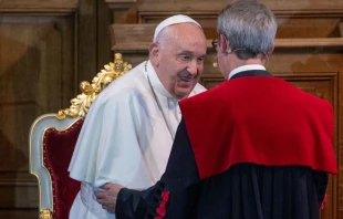 El Papa Francisco durante su visita a la Universidad Católica de Lovaina, en Bélgica. Crédito: Daniel Ibáñez / EWTN News.