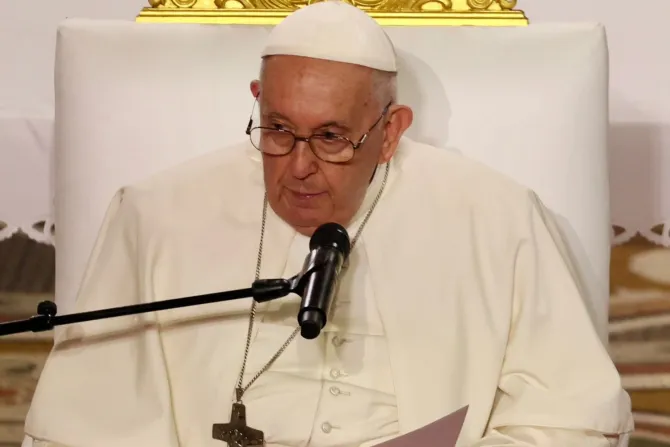 El Papa Francisco durante la oración con el clero en su viaje a Marsella