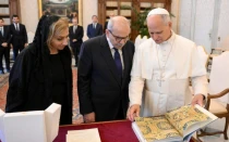 El Papa León reunido con el primer ministro del Líbano, este 25 de octubre.