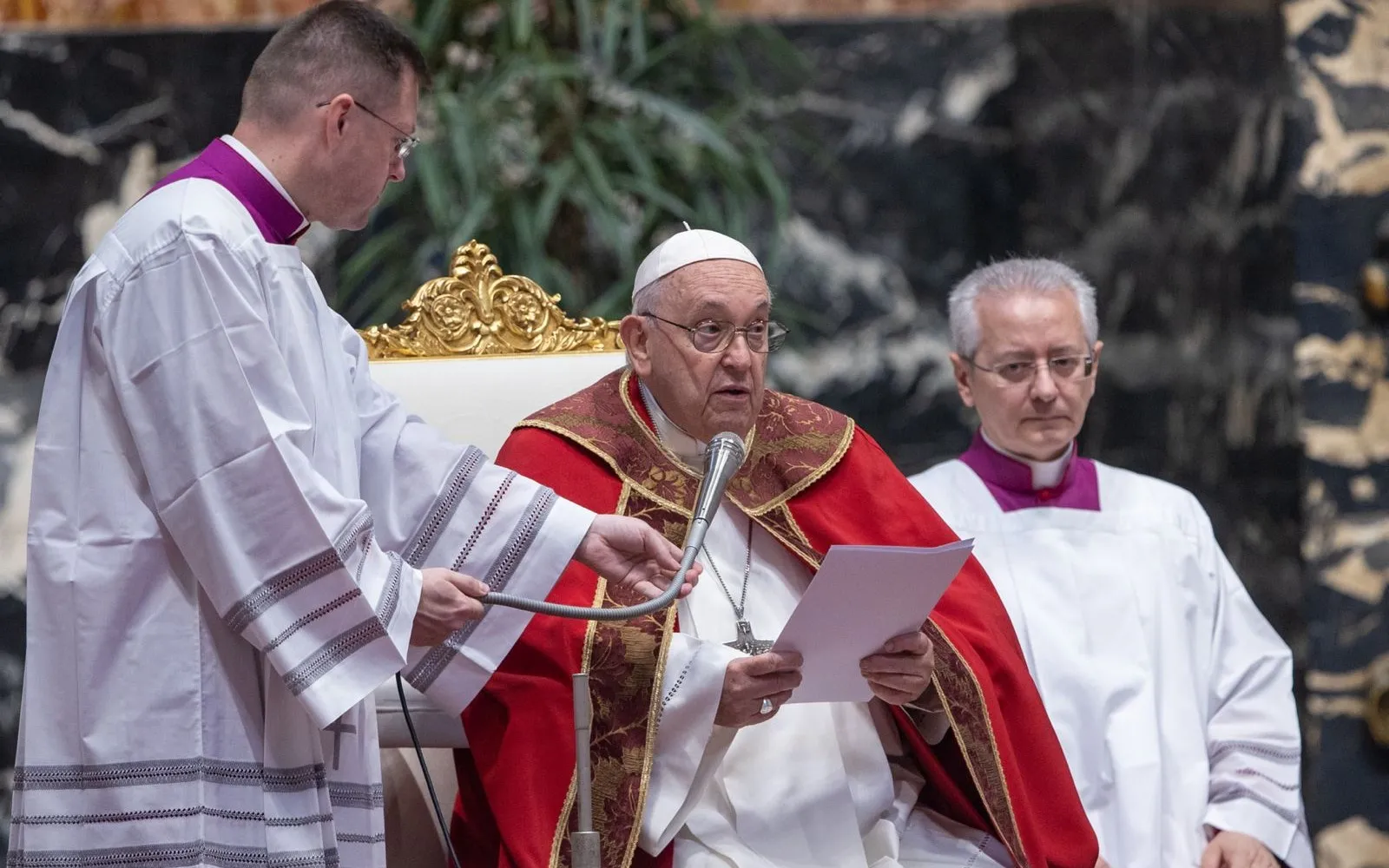 El Papa Francisco durante la Misa en memoria de Benedicto XVI y obispos y cardenales fallecidos?w=200&h=150