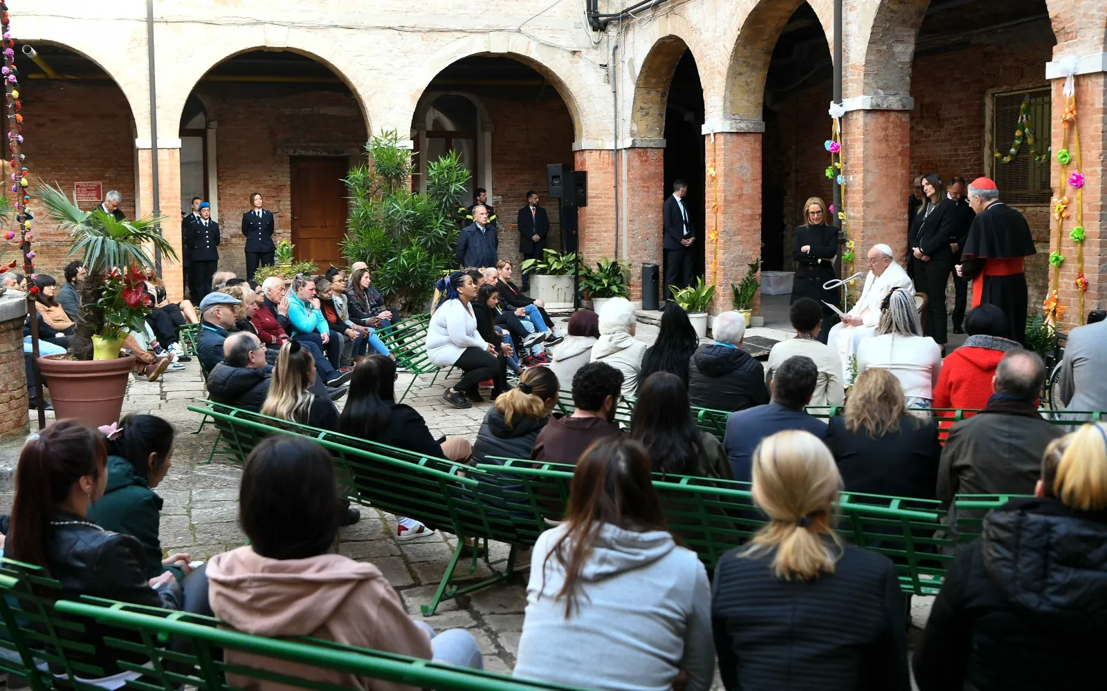 El Papa Francisco, durante el encuentro con las internas de la cárcel de mujeres de Venecia.?w=200&h=150