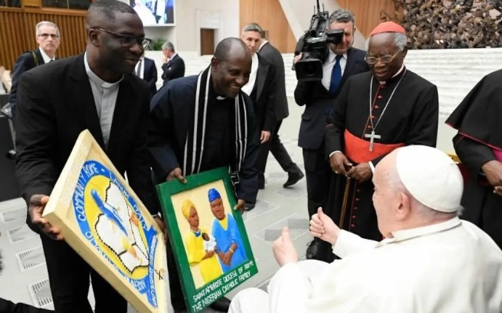 El Papa Francisco recibe a la comunidad nigeriana en Roma el Lunes Santo de 2024.?w=200&h=150