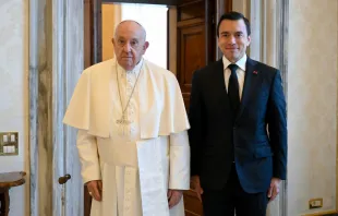Imagen del Papa Francisco con el presidente de Ecuador este 13 de mayo Crédito: Vatican Media