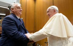 Imagen del encuentro entre Viktor Orbán y el Papa Francisco este 4 de diciembre Crédito: Vatican Media