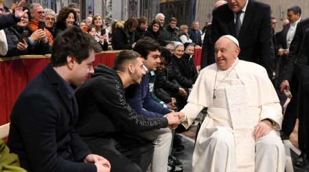 Imagen del encuentro entre el Papa Francisco y peregrinos del Camino de Santiago este 19 de diciembre