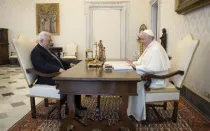 Imagen referencial del encuentro entre el Papa Francisco y Mahmud Abbas en 2021