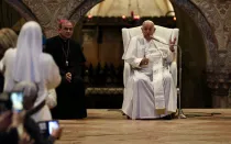 El Papa Francisco durante el encuentro con sacerdotes y religiosos en Verona