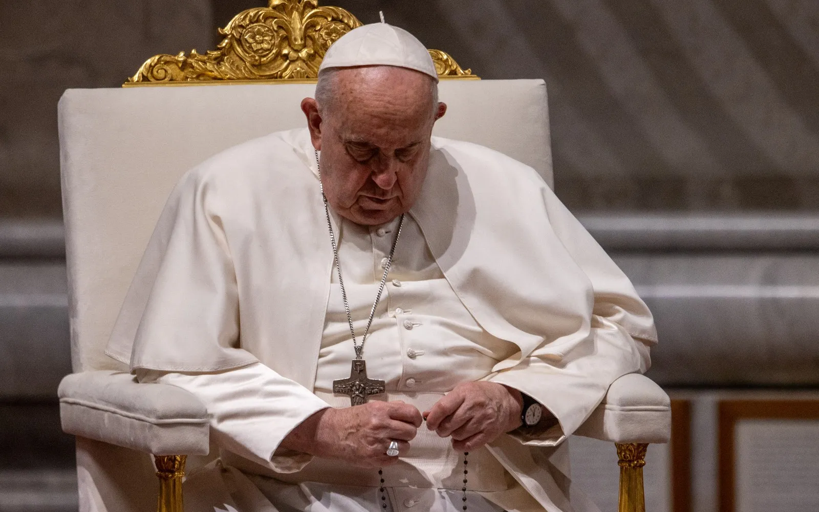 Imagen referencial del Papa Francisco en oración?w=200&h=150