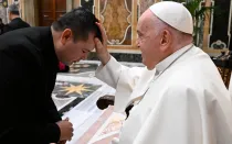 El Papa Francisco en la audiencia con sacerdotes hispanos este 16 de noviembre