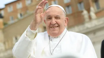 "¡Qué importante es para los padres contemplar el modo de actuar de Dios!", expresó el Papa Francisco en el Día Mundial de las Madres y los Padres.