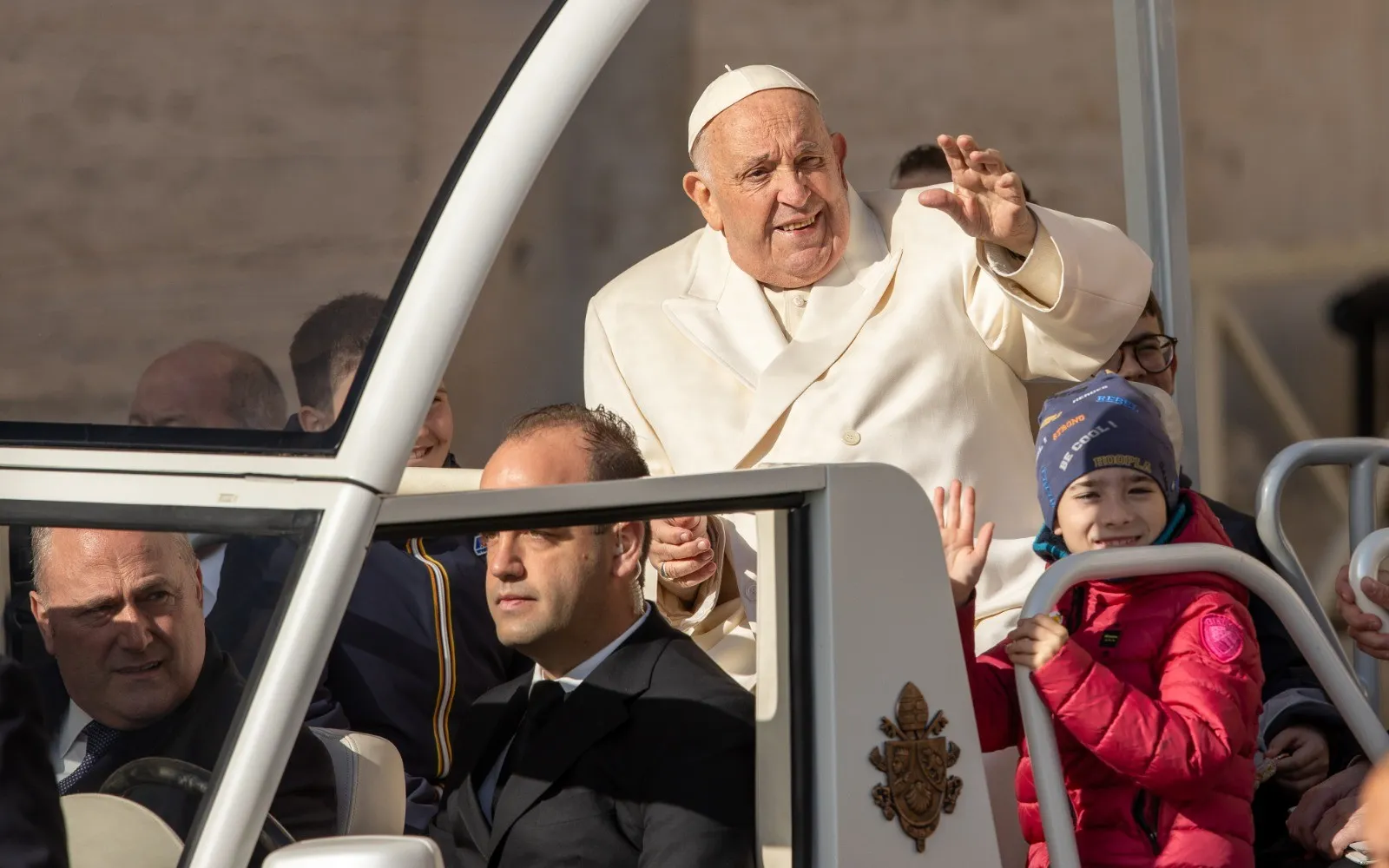 El Papa Francisco saluda a los fieles presentes en la Audiencia General de este miércoles?w=200&h=150