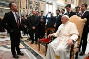 Seminarista español canta una jota aragonesa al Papa Francisco