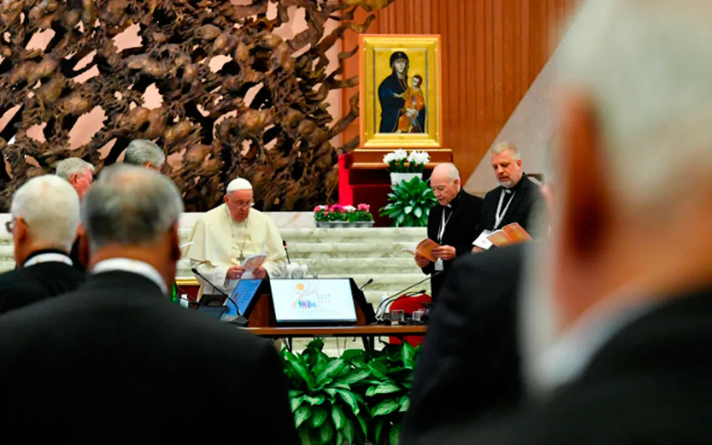 El Papa Francisco en el aula sinodal con los demás participantes?w=200&h=150