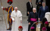 El Papa Francisco llega a la Audiencia General este 7 de febrero