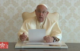 El Papa Francisco dirige un videomensaje a la Pontificia Academia de Teología de Sicilia (Italia). Crédito: Vatican Media.