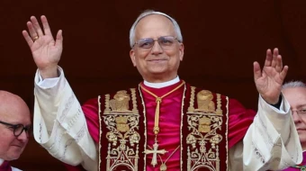 El Papa se asoma al balcón del Palacio Apostólica