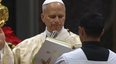 El Papa lee la homilía del día de Navidad