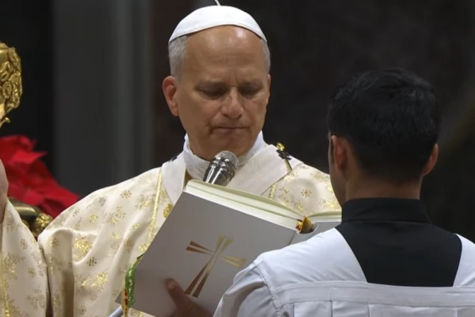 El Papa lee la homilía del día de Navidad