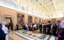 El Papa, durante la audiencia en el Palacio Apostólico