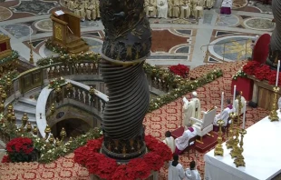 El Papa celebra la Misa de la Epifania en el altar de la Confesión de la Basílica de San Pedro Crédito: captura de pantalla Vatican Media