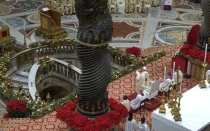 El Papa celebra la Misa de la Epifania en el altar de la Confesión de la Basílica de San Pedro