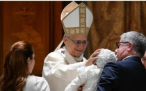 El Papa bautizó este domingo algunos niños en la Capilla Sixitna