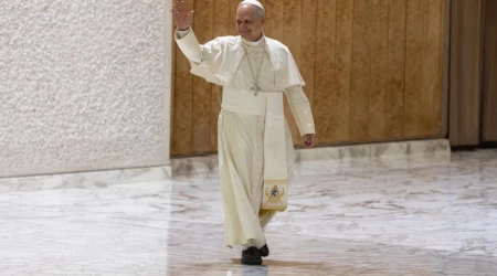 El Papa llega al Aula Pablo VI del Vaticano