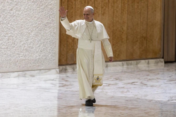 El Papa llega al Aula Pablo VI del Vaticano