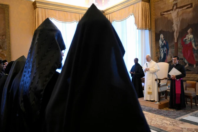 este grupo — que representan a las Iglesias ortodoxas armenia, copta, etíope, eritrea, malankara y siríaca— e