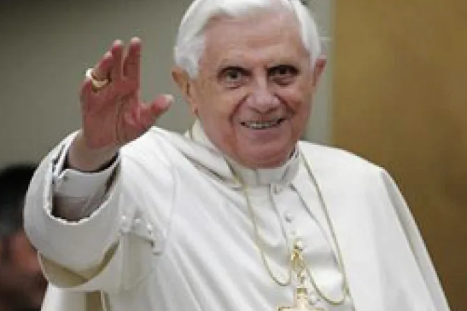 María alienta a abrirse al Espíritu Santo para expulsar todo mal, dice el Papa Benedicto XVI