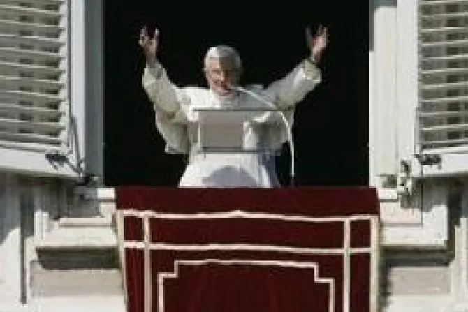 Misión del católico es transformar el mundo con Cristo, dice el Papa Benedicto XVI