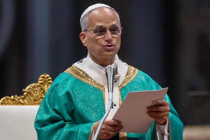 El Papa pronuncia la homilía en la basílica de San Pedro