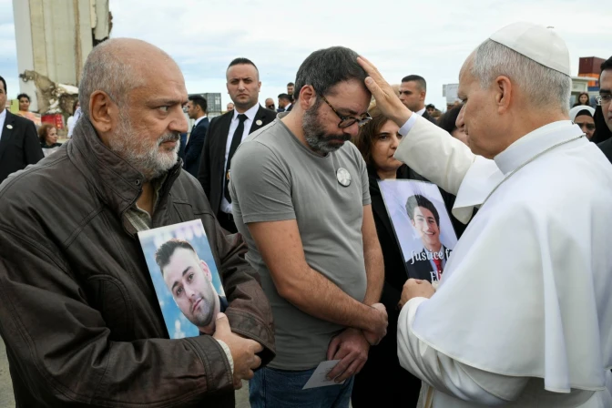 El Papa consuela a los familiares de las víctimas de la explosión en el puerto de Beirut