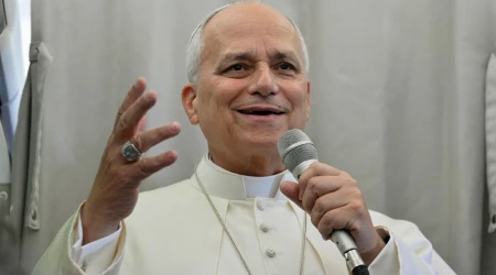 El Papa durante la rueda de prensa en el avión que lo trajo de regreso a Roma