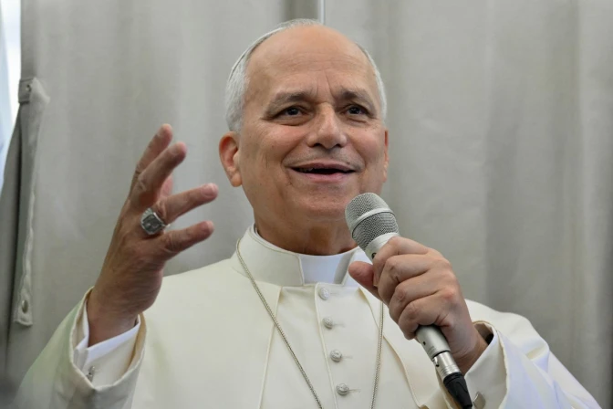 El Papa durante la rueda de prensa en el avión que lo trajo de regreso a Roma