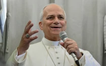 El Papa durante la rueda de prensa en el avión que lo trajo de regreso a Roma