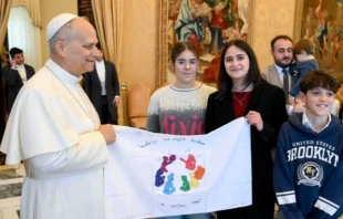 El Papa con los chicos y chicas de Acción Católica italiana Crédito: Vatican Media