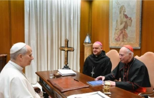 Foto del encuentro que mantuvieron este miércoles en el Palacio Apostólico del Vaticano, poco antes de la Audiencia General. Crédito: Vatican Media