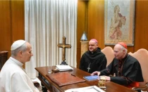 Foto del encuentro que mantuvieron este miércoles en el Palacio Apostólico del Vaticano, poco antes de la Audiencia General.